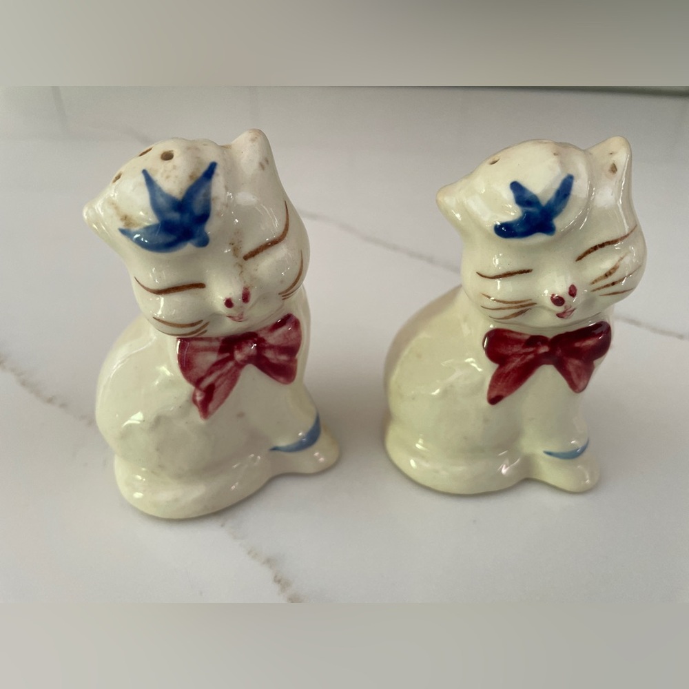 Shawnee Pottery Puss 'N Boots Cat Salt and Pepper Shakers